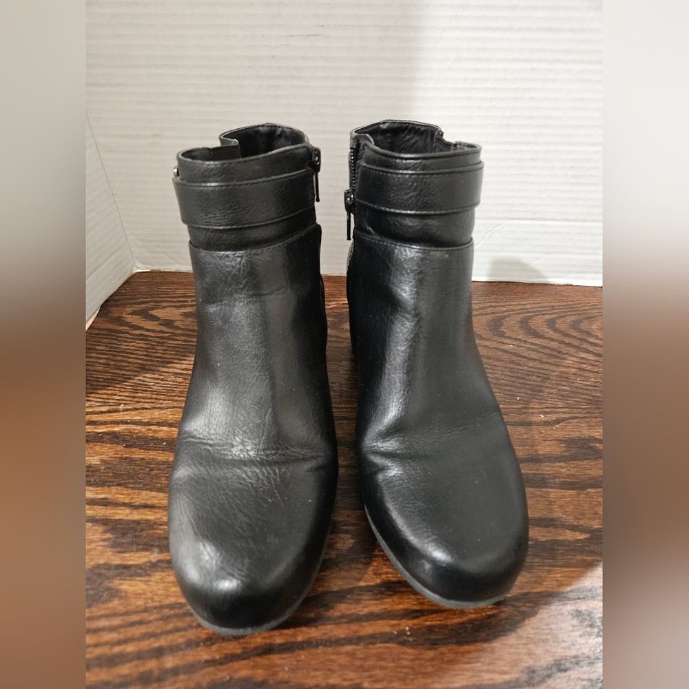 Croft And Barrow Womens Size 7.5 Ankle Boots W/heels (Bin12)